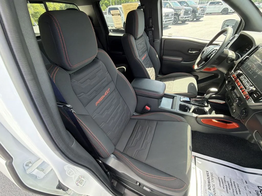 Used 2025 White Nissan PRO-4X image 31