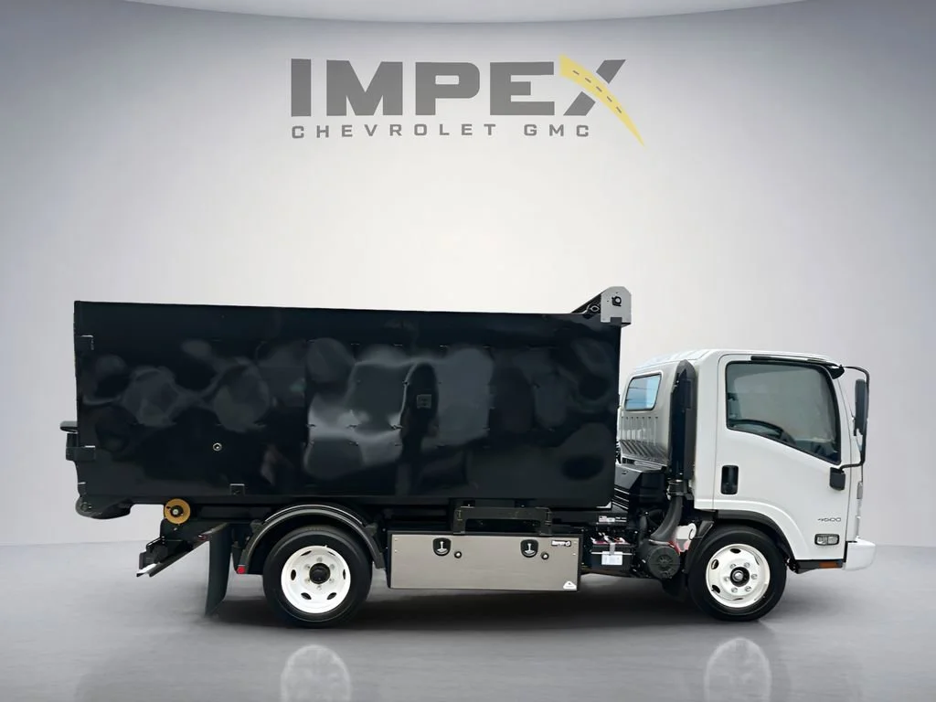 Used 2024 Arc White Chevrolet 1WT image 3