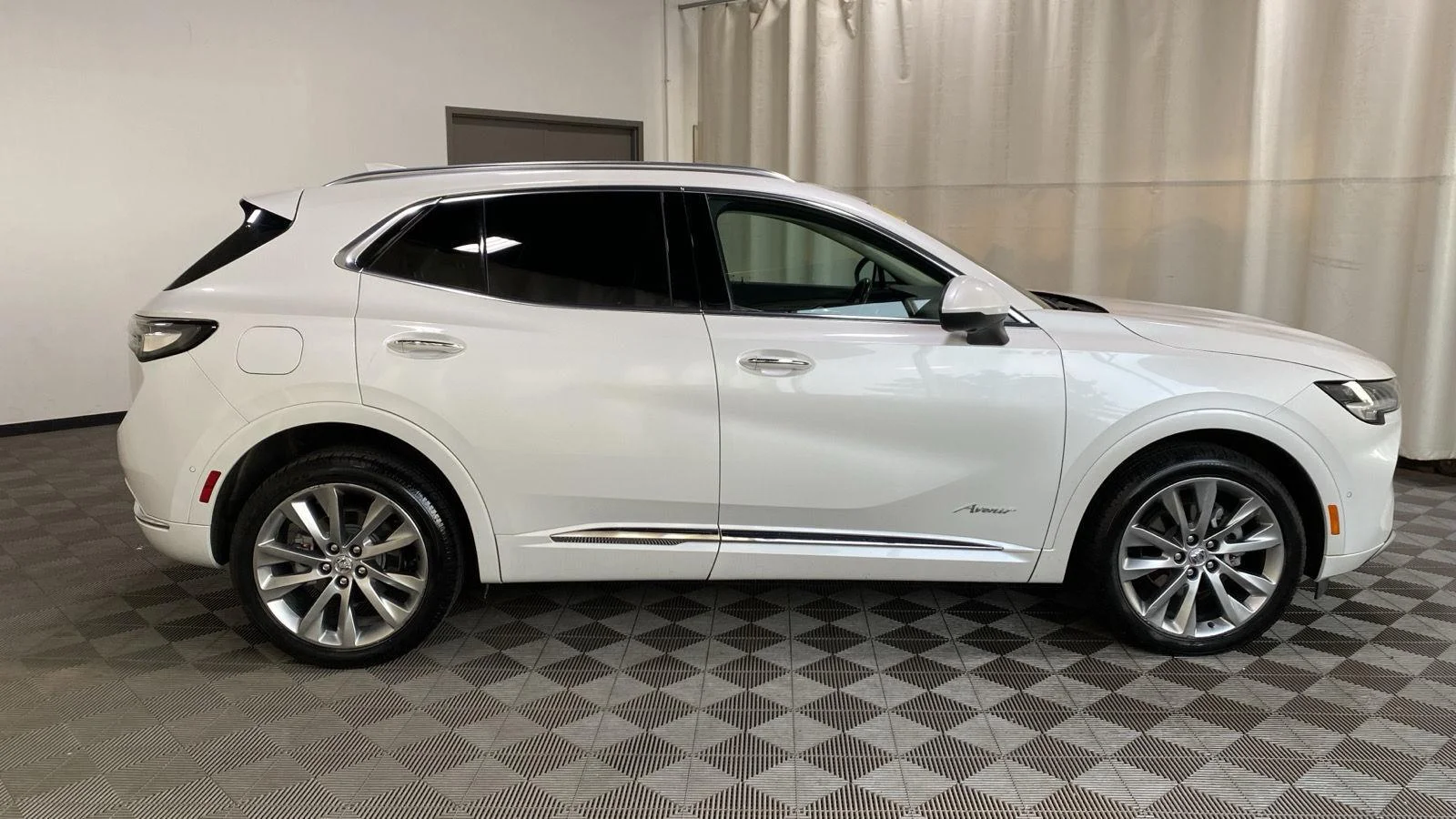 Used 2023 White Frost Tricoat Buick Avenir image 9