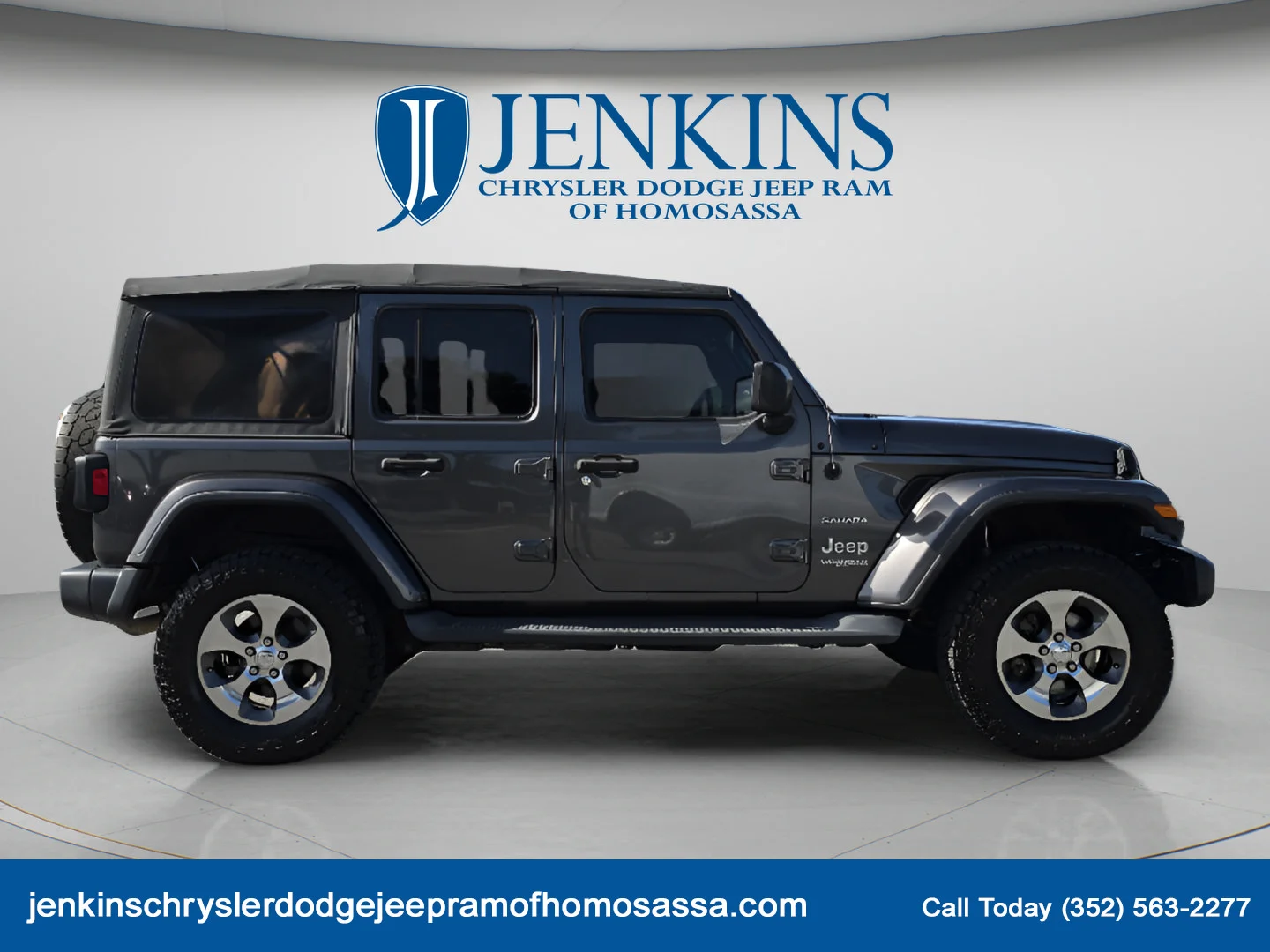 Used 2018 Granite Crystal Metallic Clearcoat Jeep Sahara image 3