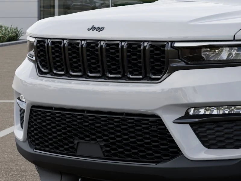 New 2025 Bright White Clear-Coat Exterior Paint Jeep Limited image 28