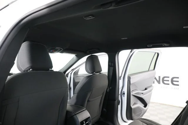 New 2026 Bright White Clear-Coat Exterior Paint Jeep Laredo image 17