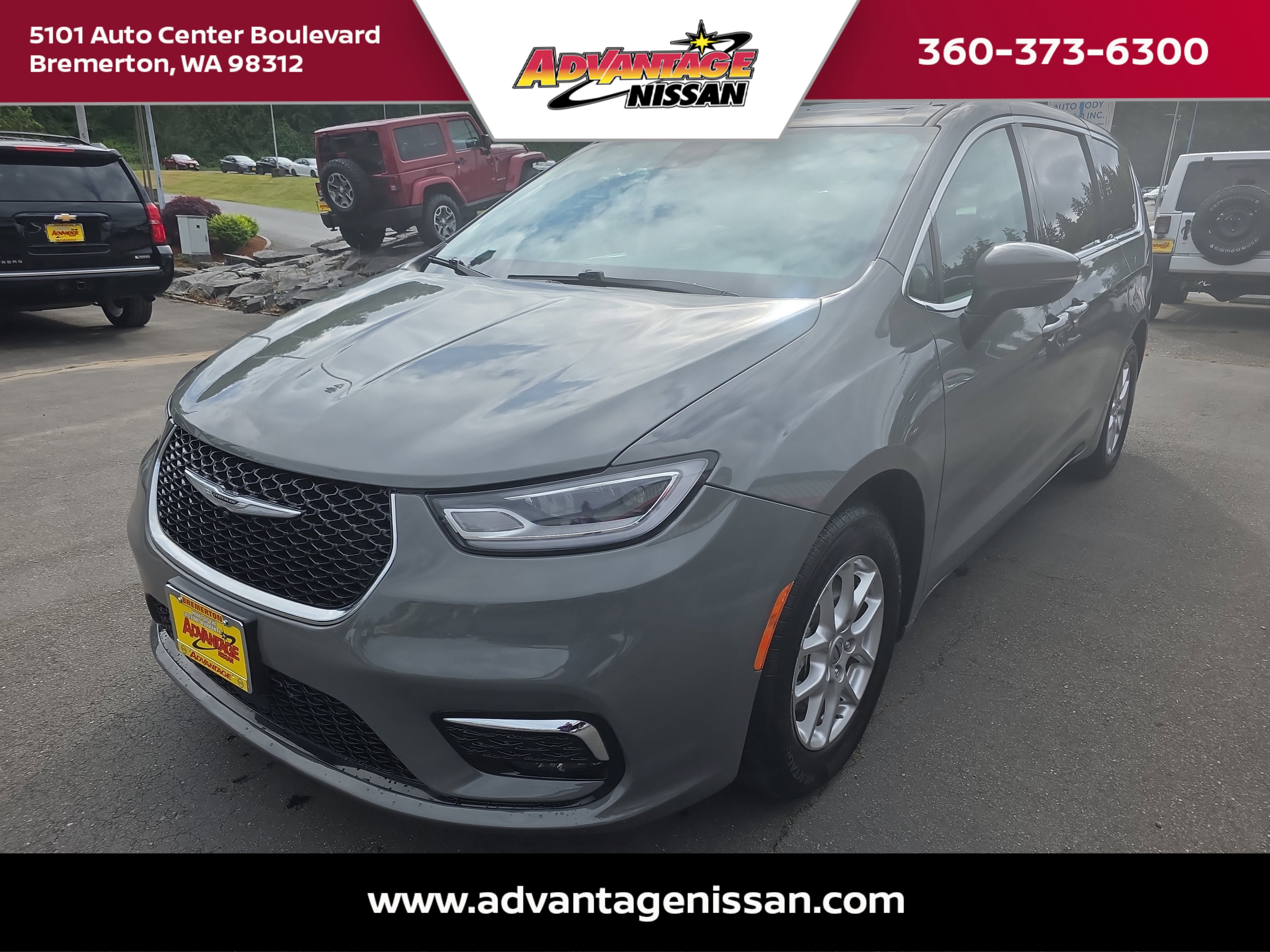 2023 Chrysler Pacifica Touring L's photo