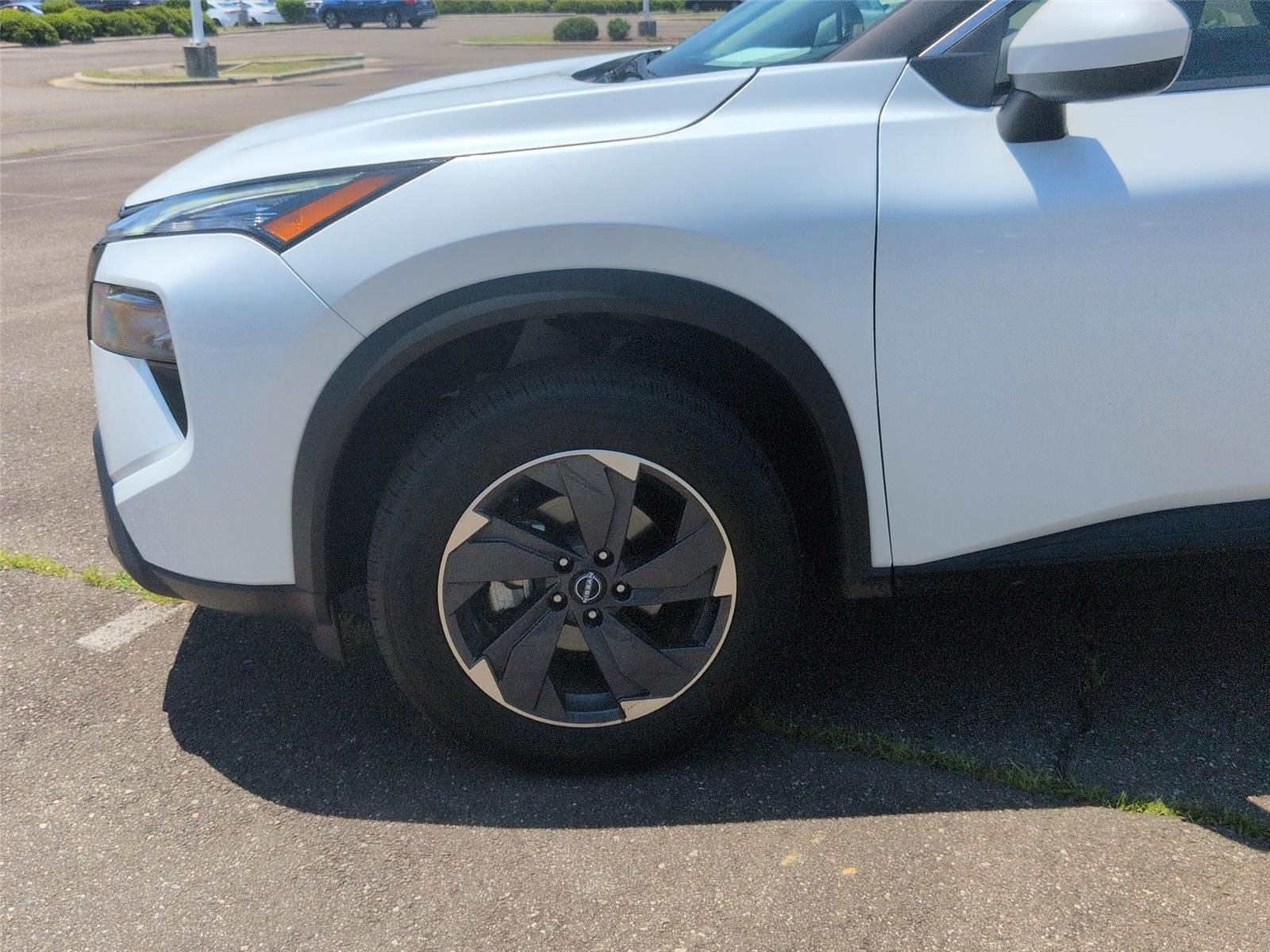 Used 2024 Everest White Pearl Nissan SV image 10