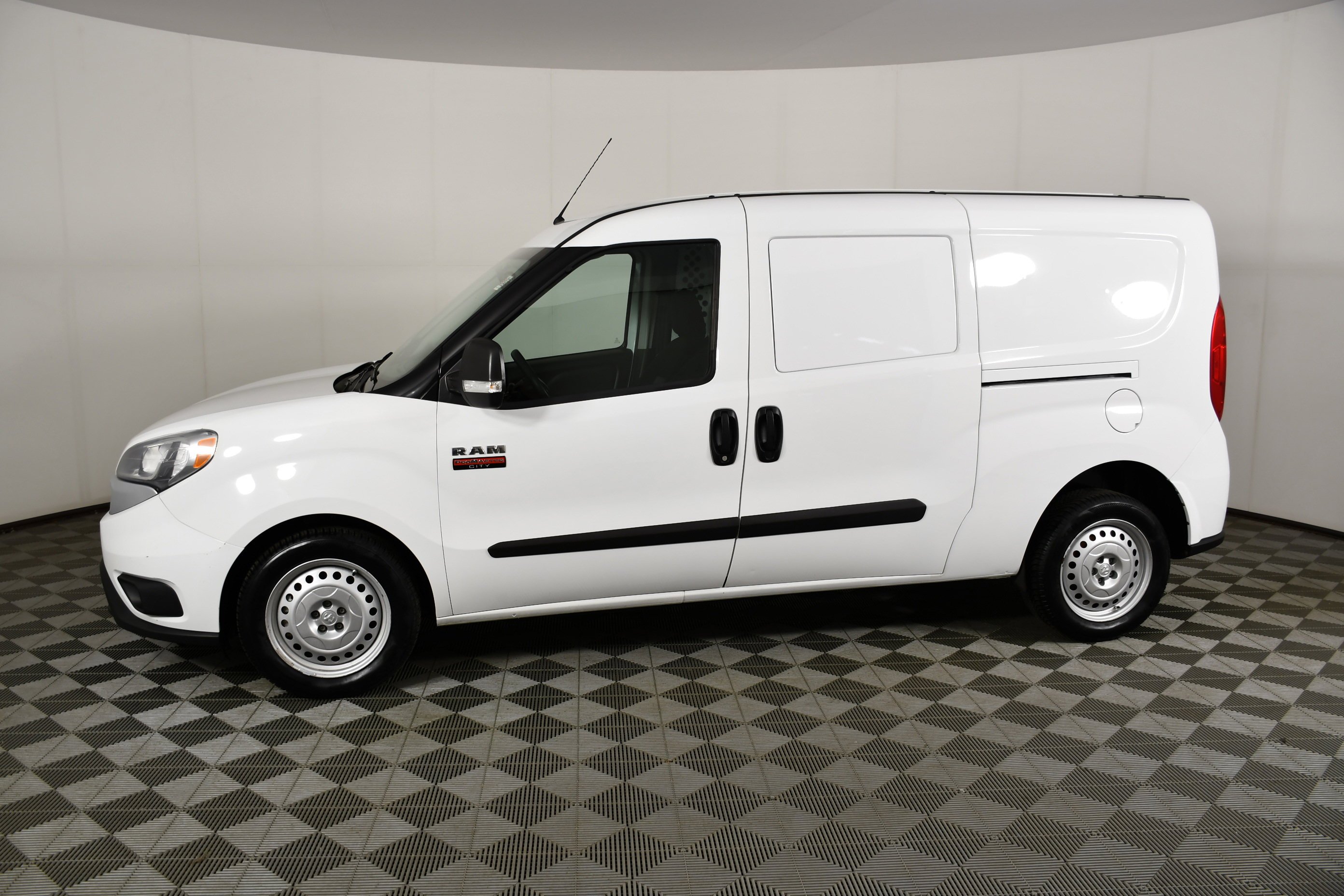 Used 2022 Bright White Ram Tradesman image 9
