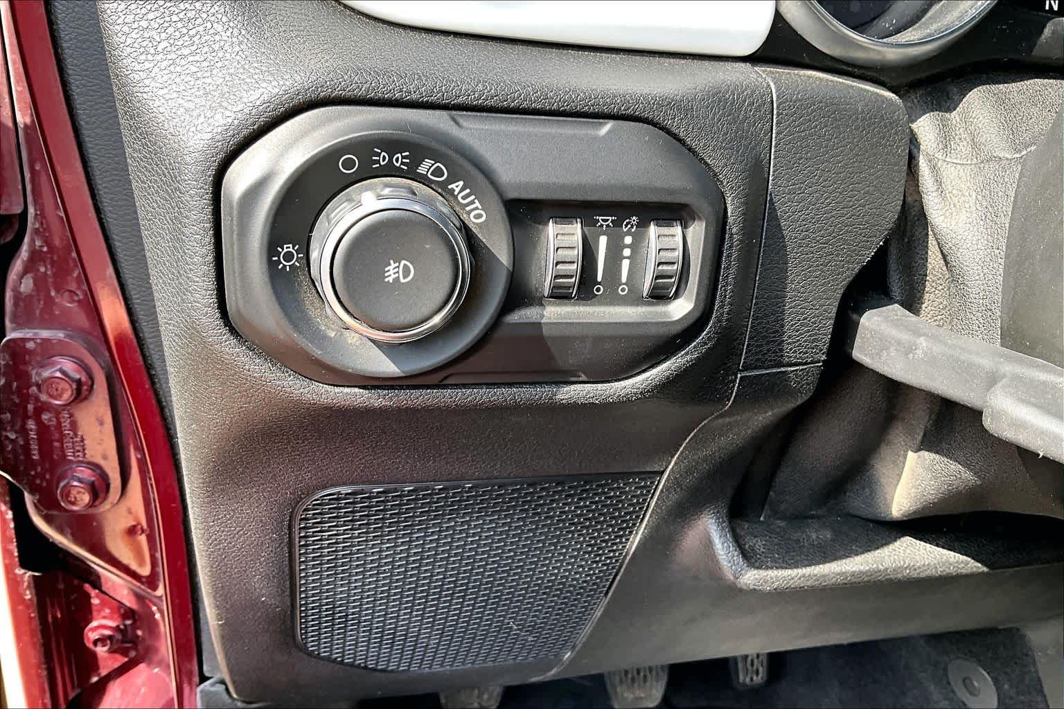 Used 2021 Snazzberry Pearlcoat Jeep Unlimited Islander image 30