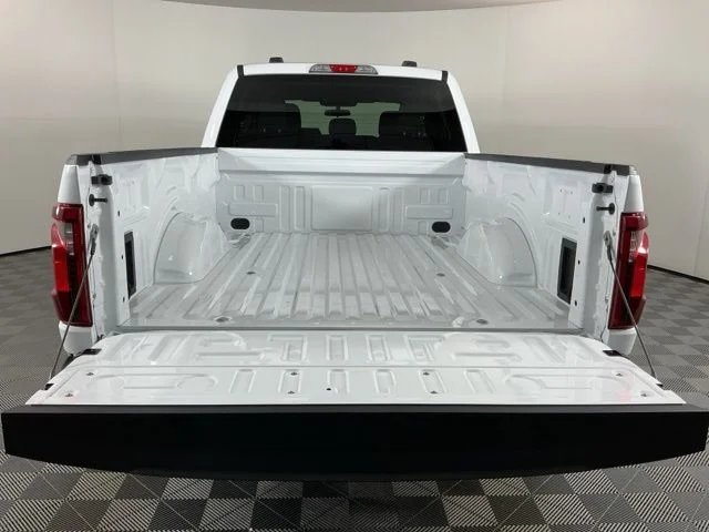 New 2026 Oxford White Ford XLT image 7
