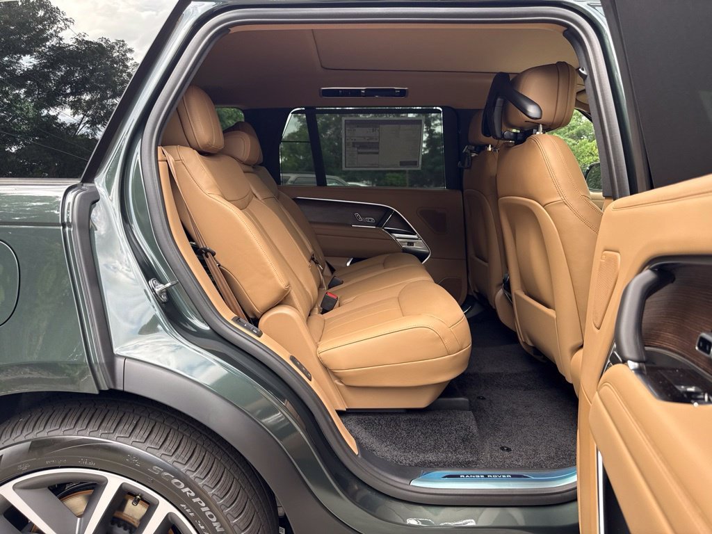 New 2027 Belgravia Green Land Rover SE image 16