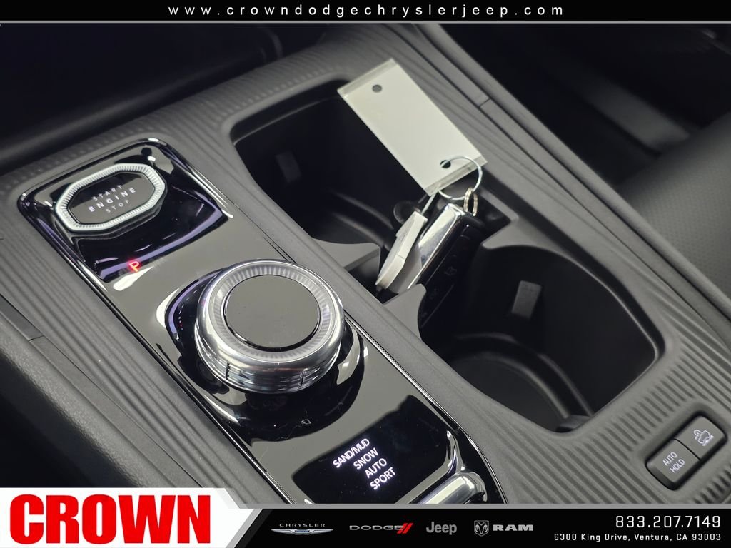 New 2026 Diamond Black Crystal Pearl-Coat Exterior Paint Jeep  image 17