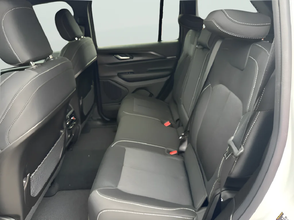 New 2026 Bright White Clear-Coat Exterior Paint Jeep Laredo image 32