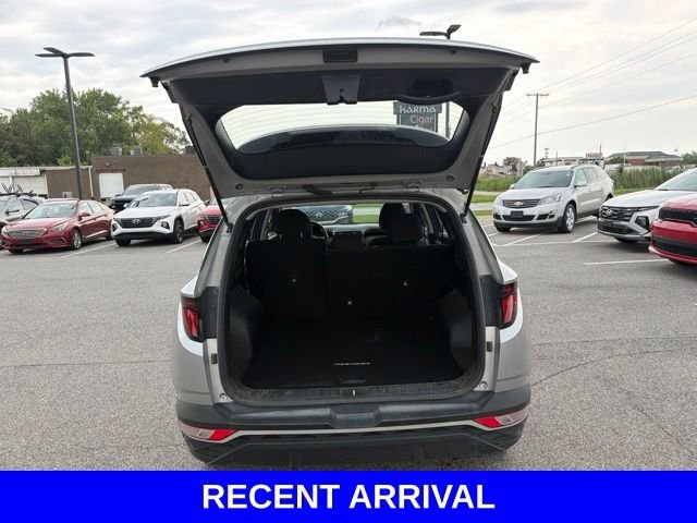 Used 2022 Silver Hyundai SE image 27