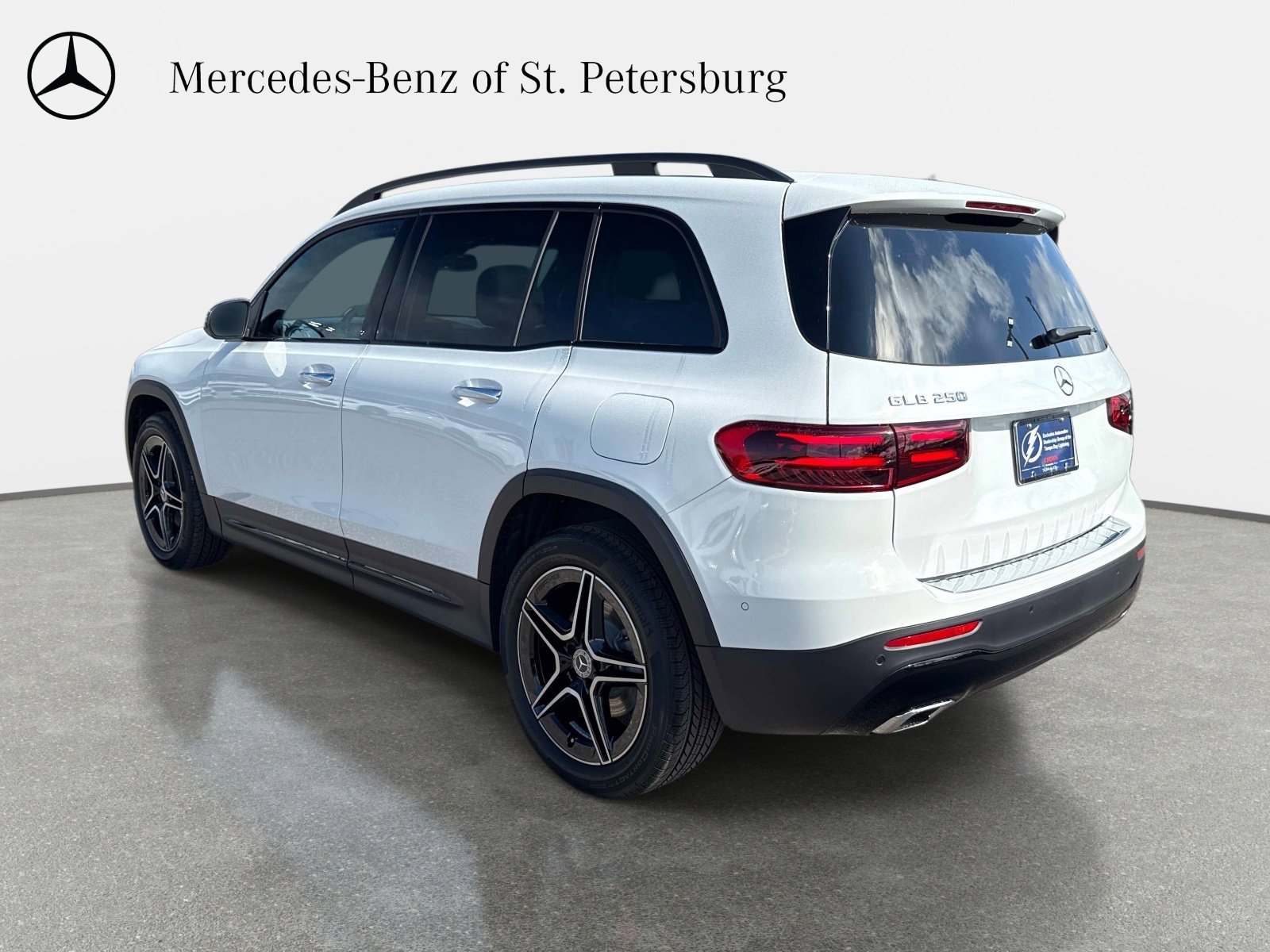 New 2026 Polar White Mercedes-Benz 250 SUV image 4