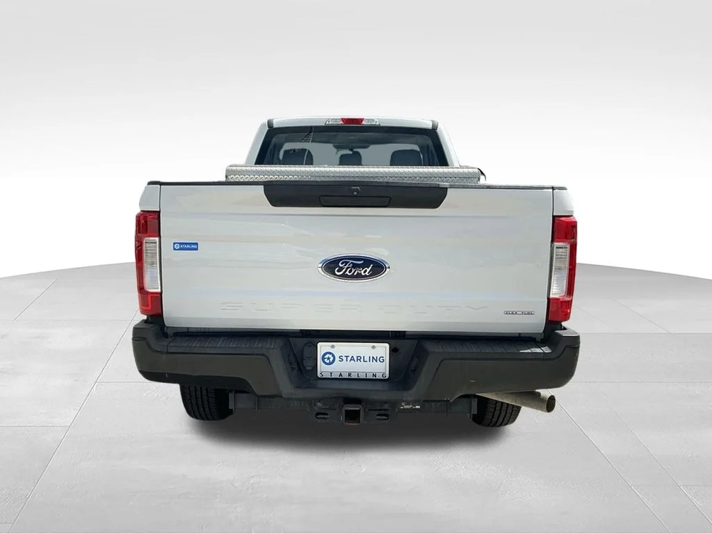 Used 2018 White Ford XL image 4