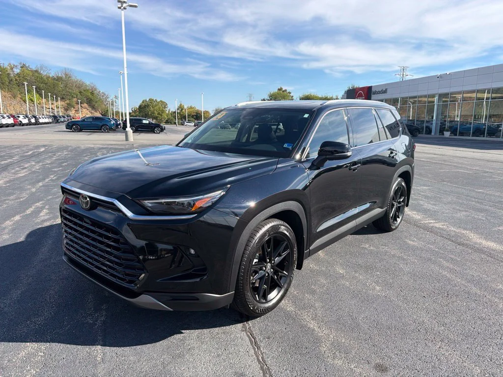 Used 2024 Midnight Black Metal Toyota XLE image 3