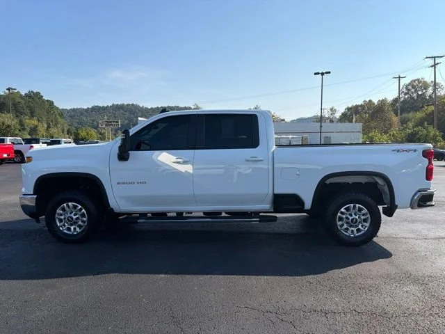 Used 2026 Summit White Chevrolet LT image 10