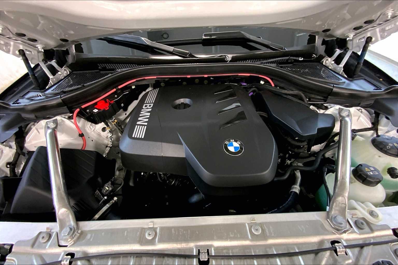 Used 2025 Alpine White BMW 30 xDrive image 16