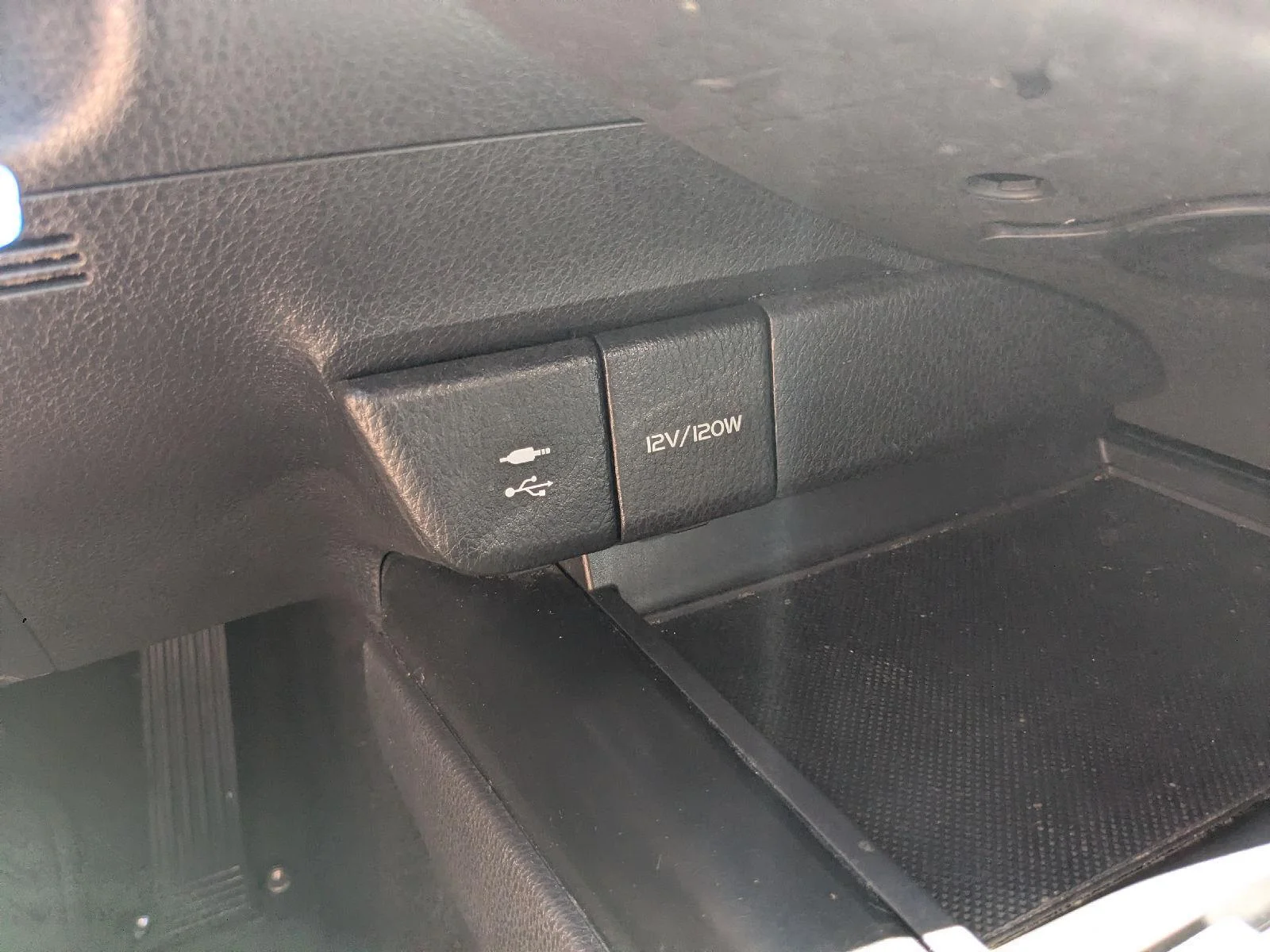 2018 Toyota Camry SE - Photo 24