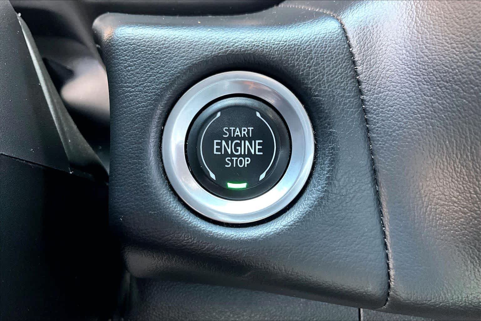 Used 2021 BLACK Chevrolet RST image 35
