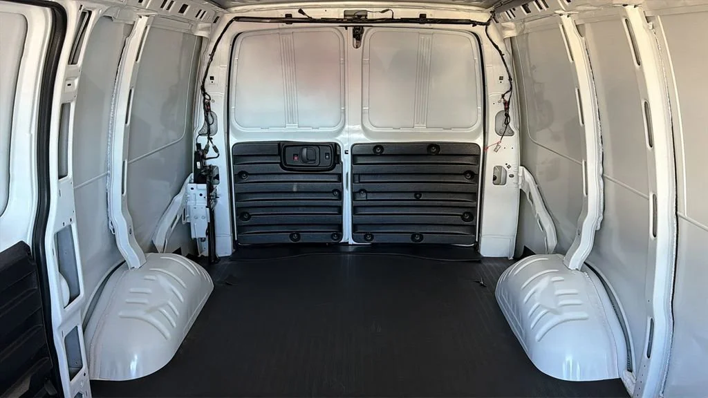 2025 Chevrolet Express Cargo Work Van - Photo 20
