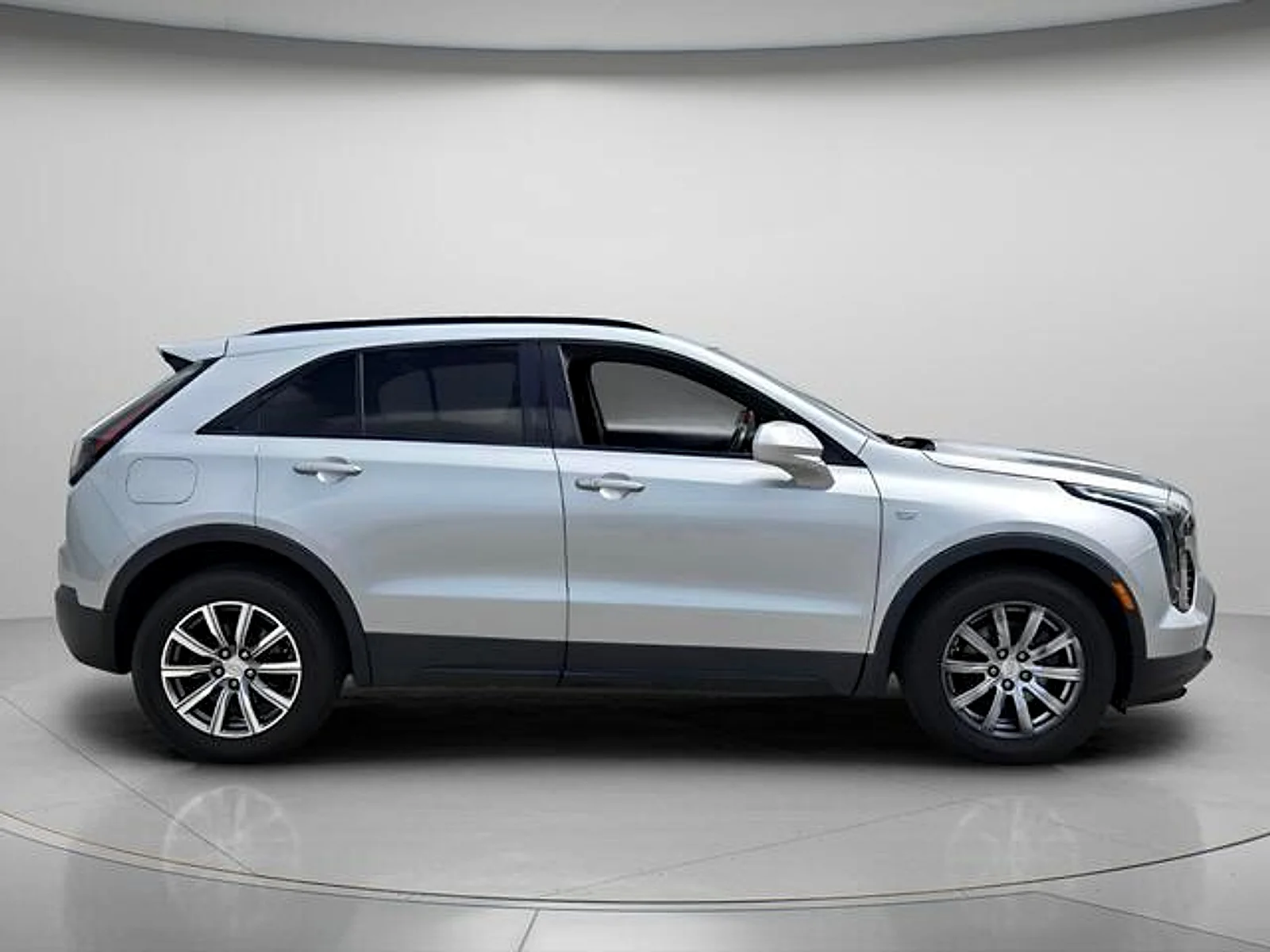 Used 2019 Radiant Silver Metallic Cadillac Sport image 5