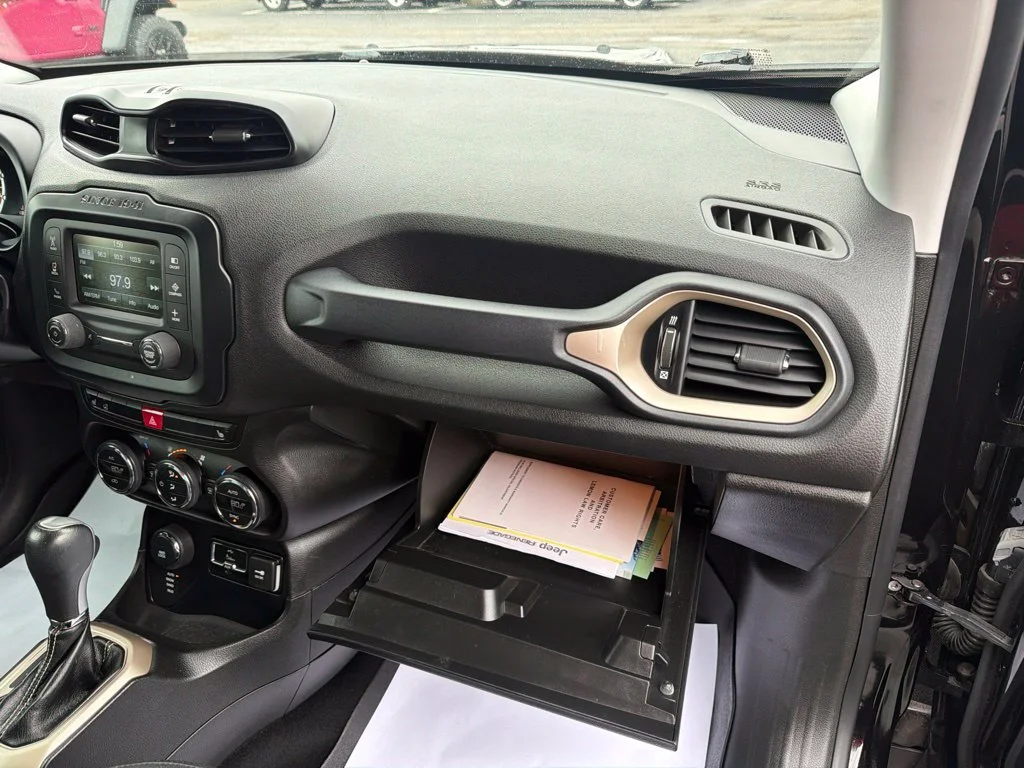 Used 2015 Black Jeep Limited image 37