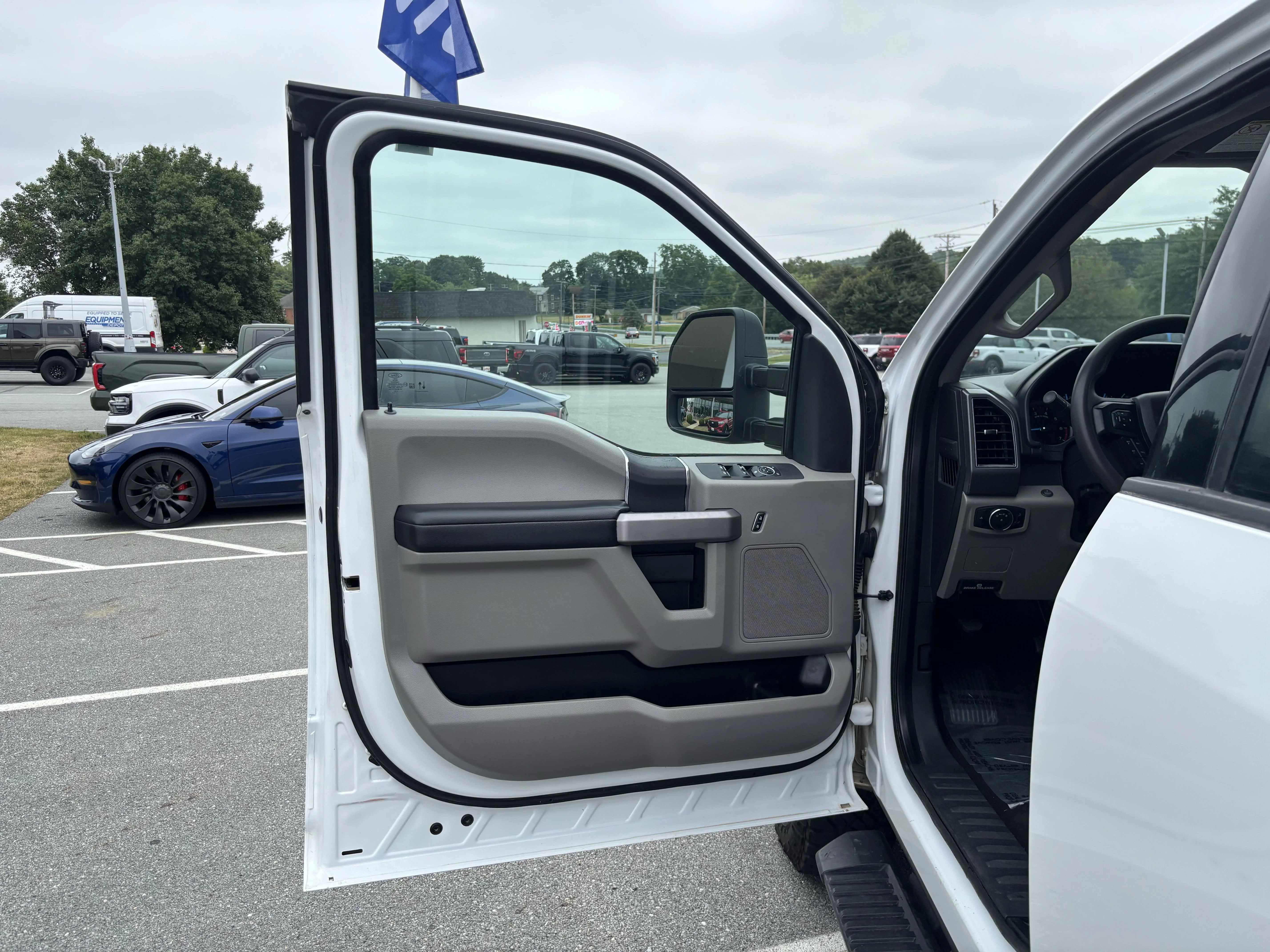 Used 2022 Oxford White Ford XLT image 45