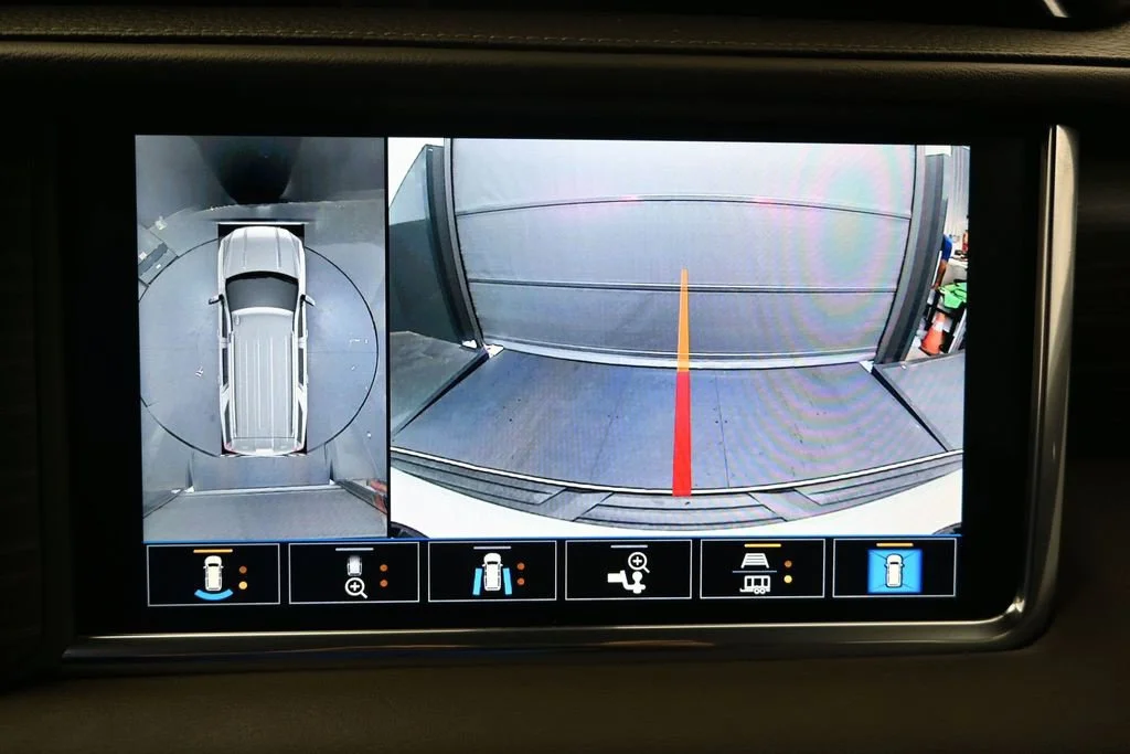Used 2021 White GMC Denali image 19