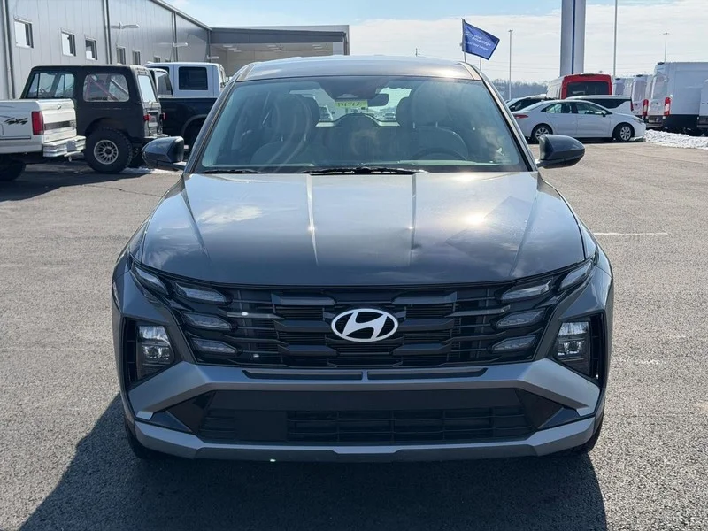 Certified Used 2025 Hampton Gray Hyundai SE image 2