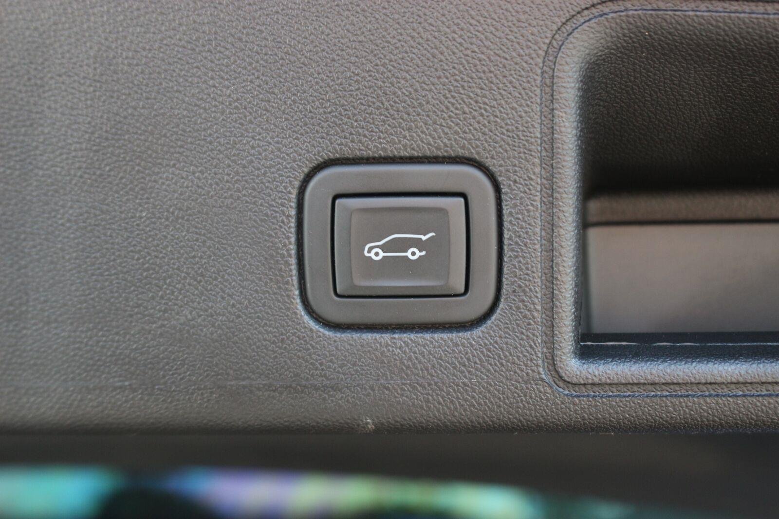 Used 2024 Riptide Metallic GMC AT4 image 12