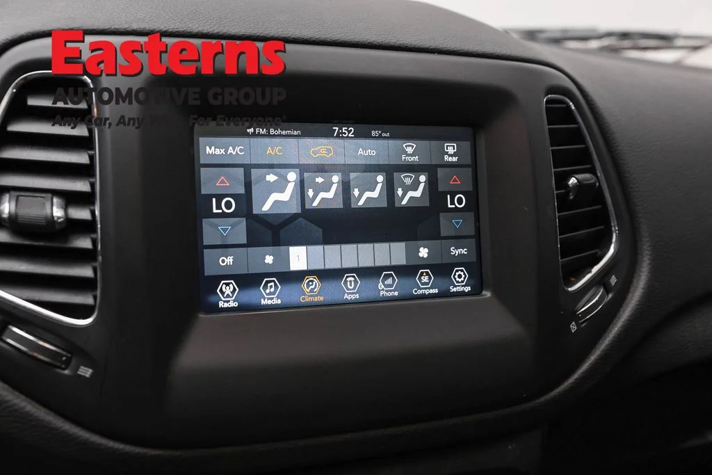Used 2018 Black Jeep Latitude image 19