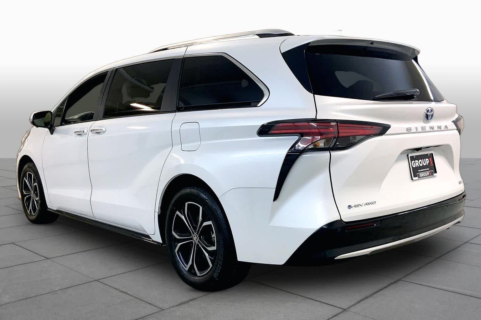 Used 2025 Wind Chill Pearl Toyota Platinum image 11