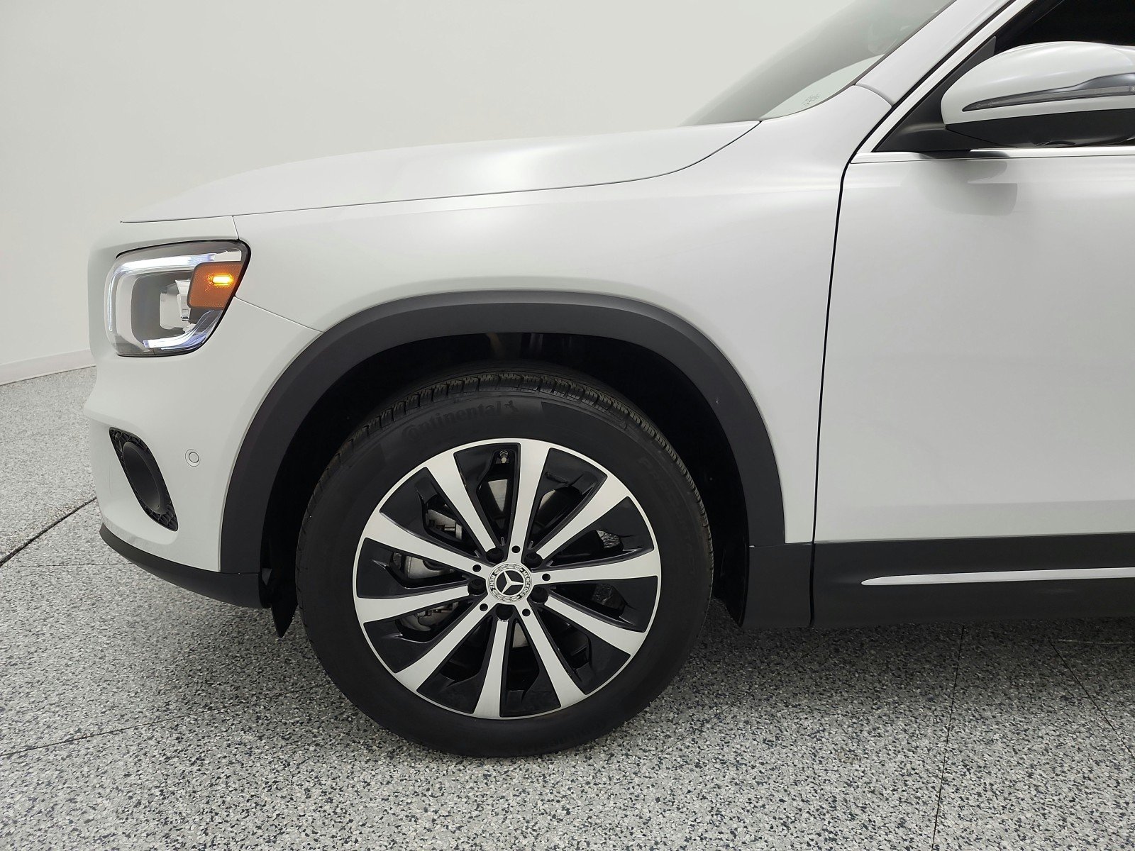 Used 2022 Digital White Metallic Mercedes-Benz GLB 250 SUV image 18