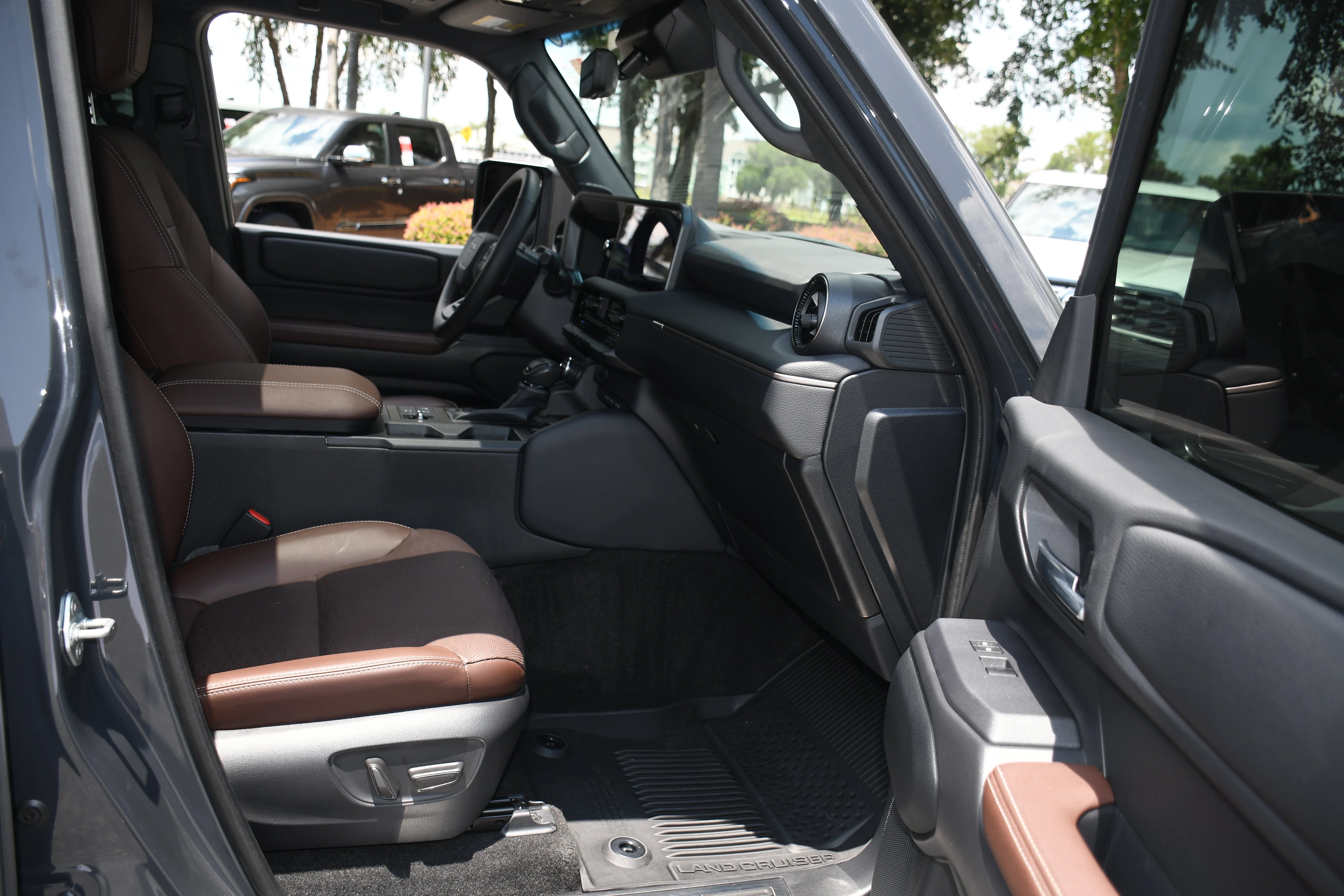 Certified Used 2025  Toyota  image 22