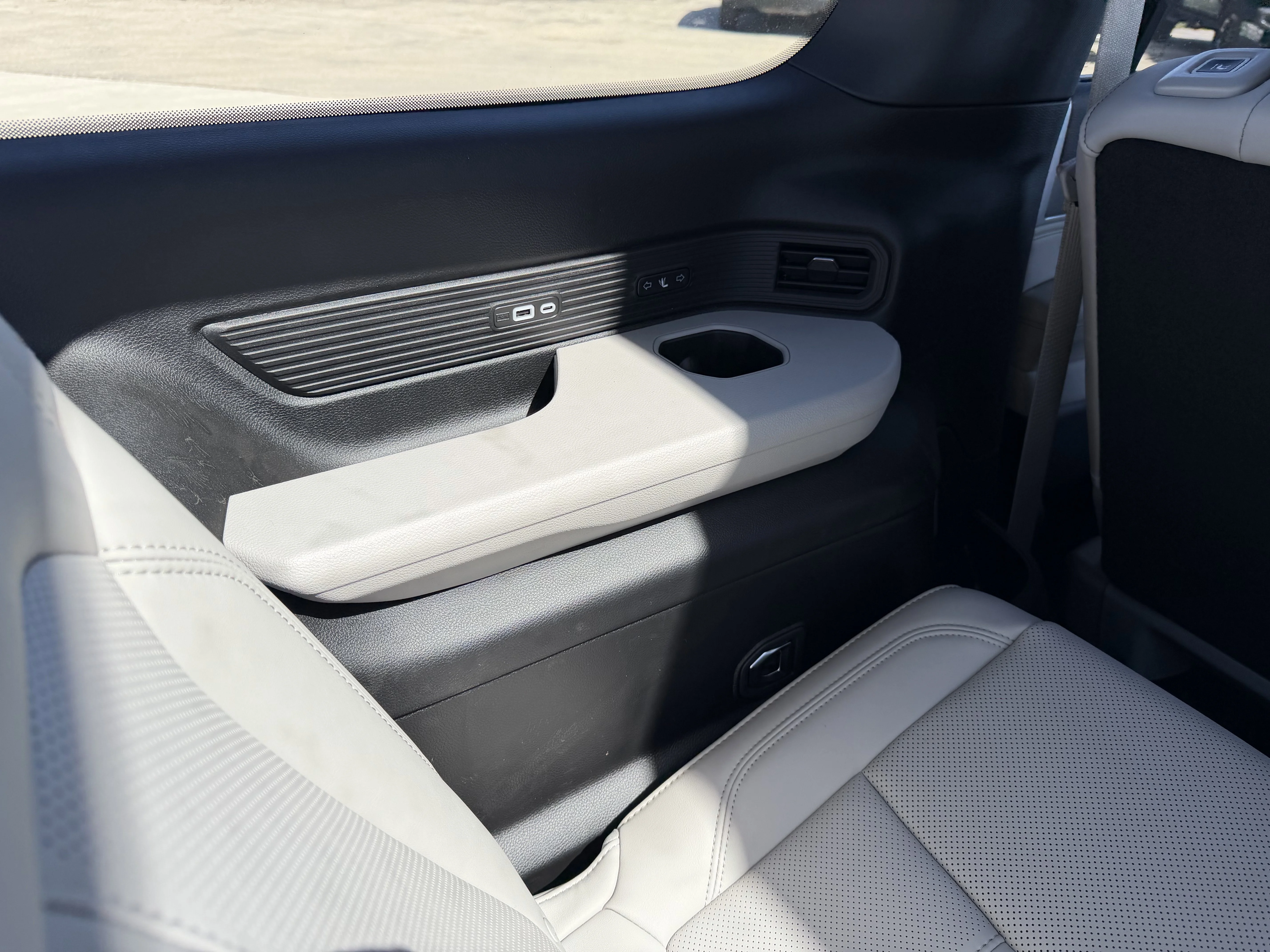 New 2026 High Gloss Black Exterior Paint Jeep Limited Reserve image 9