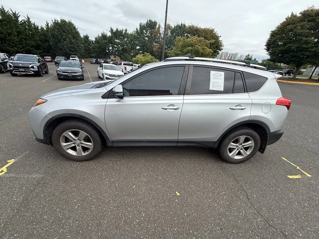 Used 2013 Silver Toyota XLE image 4