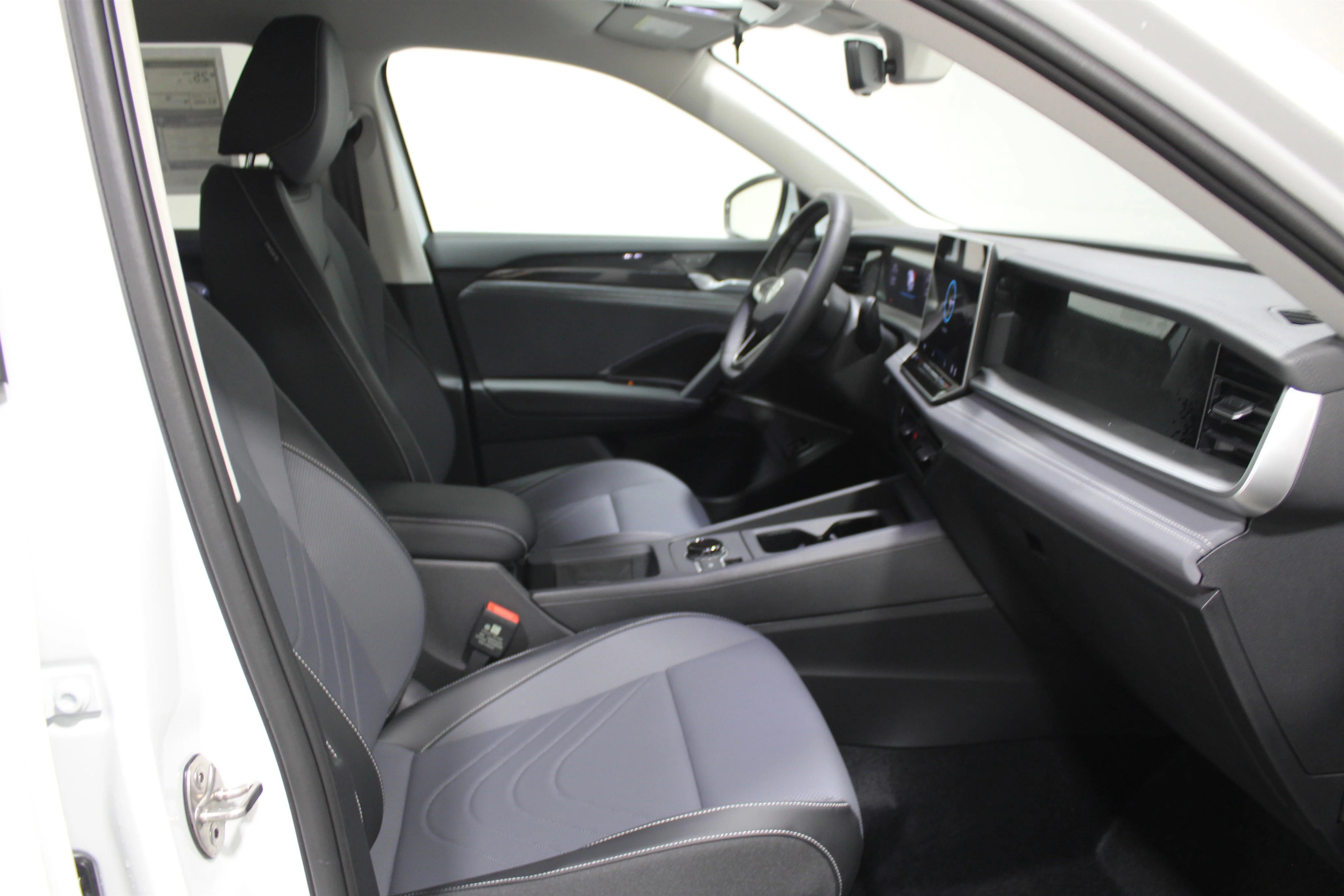 New 2026 Pure White Volkswagen SE image 23