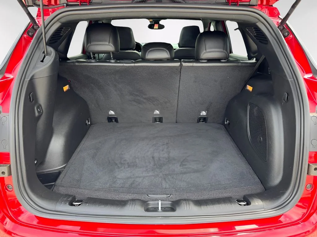 Used 2022 Red Jeep Limited image 5