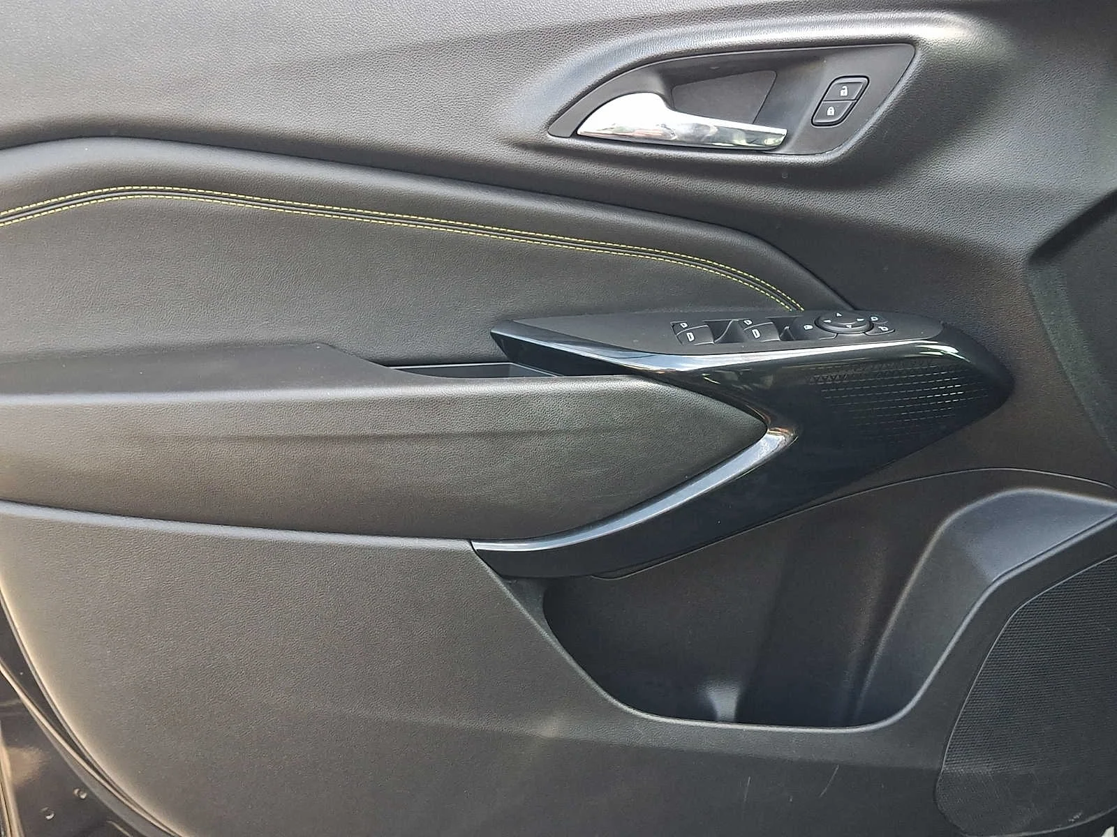 Used 2024 Mosaic Black Metallic Chevrolet LT image 15