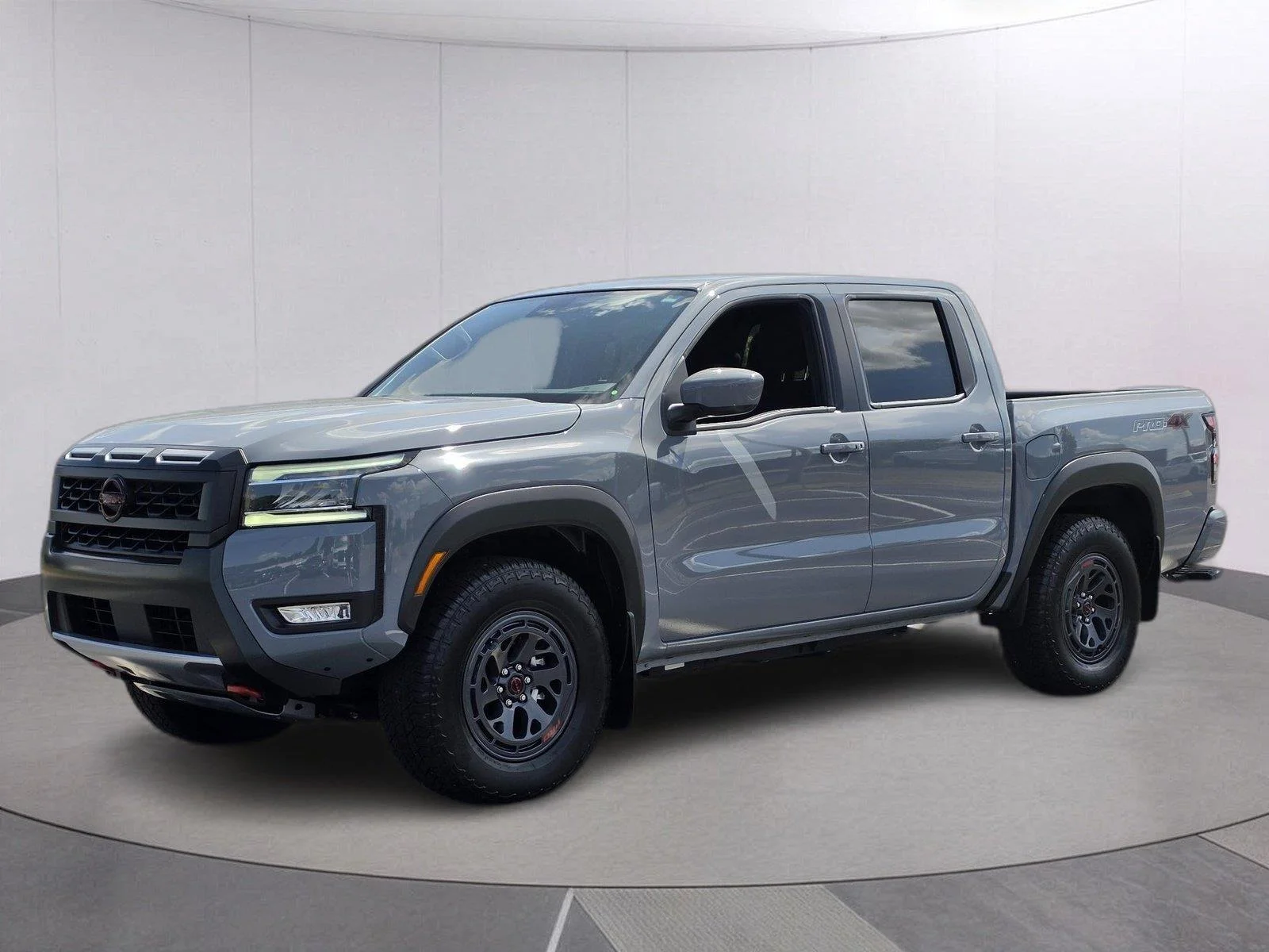 Used 2025 Boulder Gray Pearl Nissan PRO-4X image 1