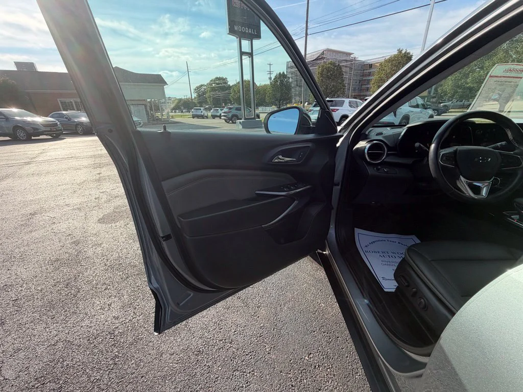Used 2025 Sterling Gray Metallic Chevrolet ACTIV image 17