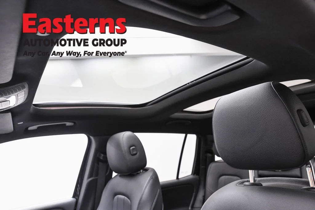 Used 2022 Black Mercedes-Benz GLB 250 image 34