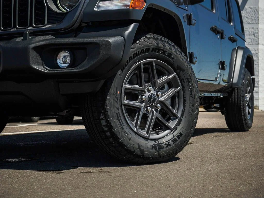 New 2026 Granite Crystal Metallic Clearcoat Jeep Sport S image 6