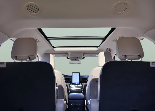 Used 2023 White Ford Limited image 17