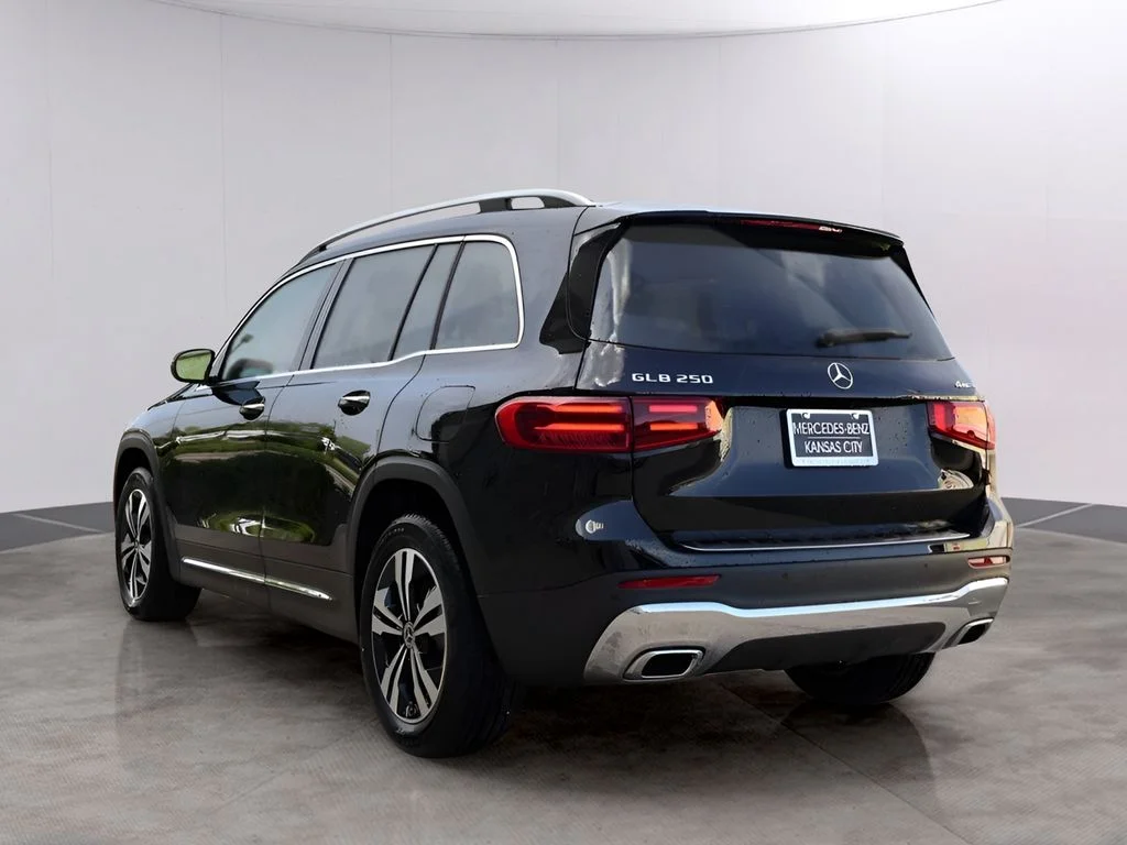 Used 2025 Night Black Mercedes-Benz GLB 250 image 5