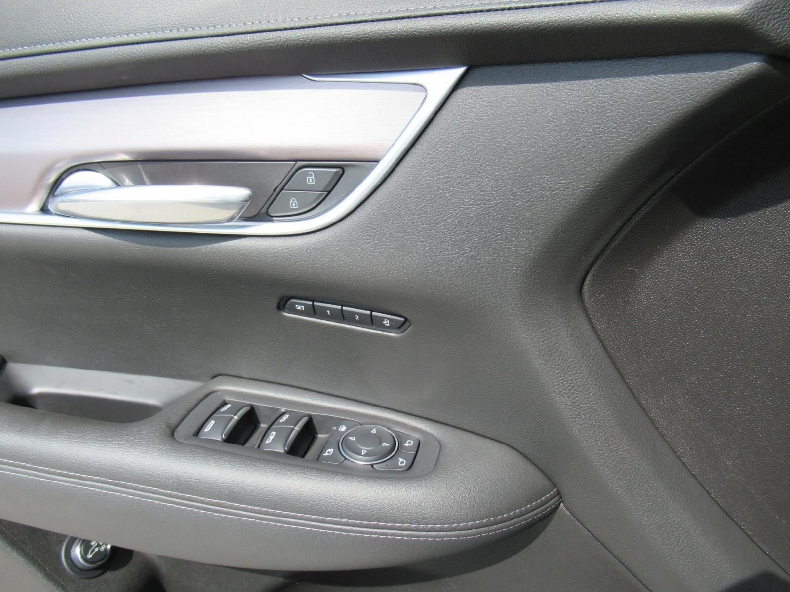 Used 2022 White Cadillac Luxury image 21
