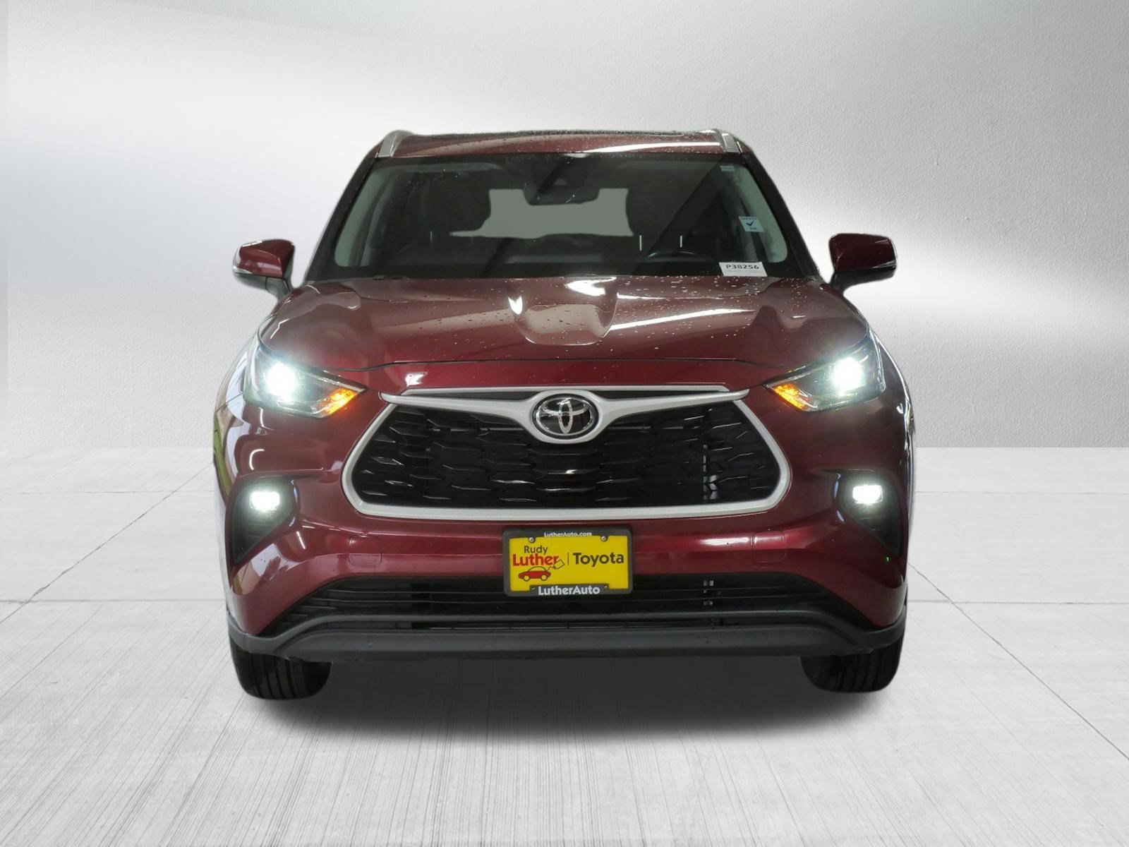 Used 2023 Toyota Highlander XLE with VIN 5TDKDRBHXPS517138 for sale in Golden Valley, Minnesota