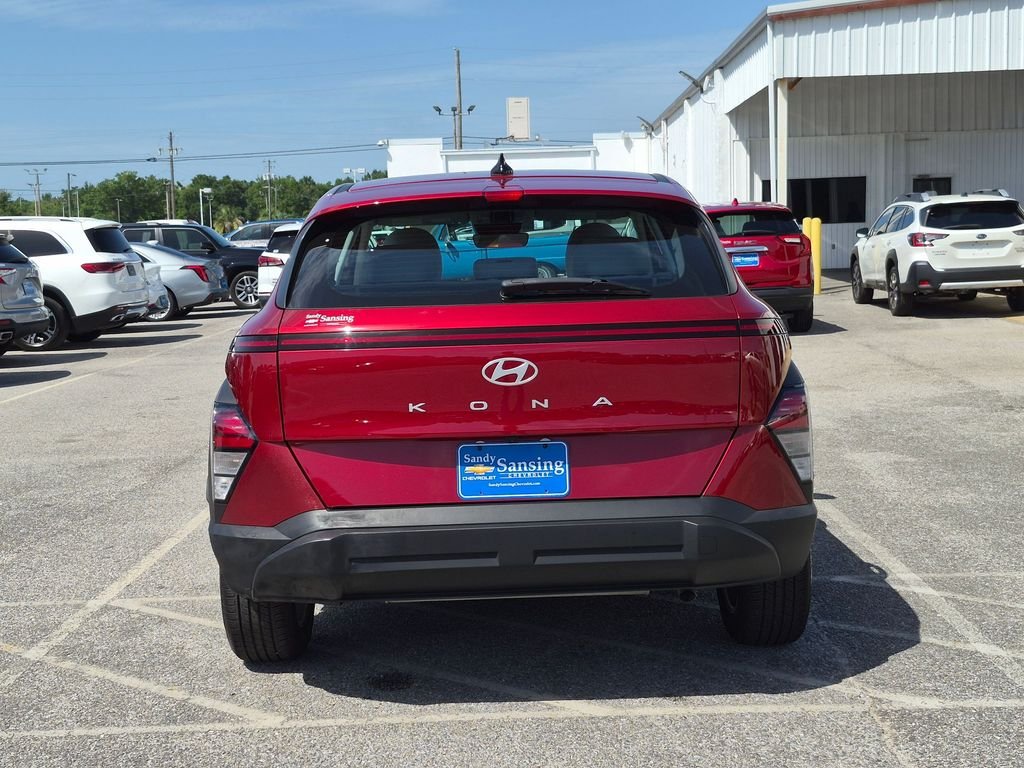Used 2024 Red Hyundai SE image 4