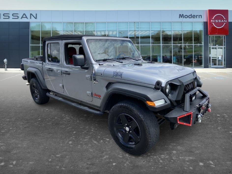 Used 2020 Billet Silver Metallic Clearcoat Jeep Sport S image 3