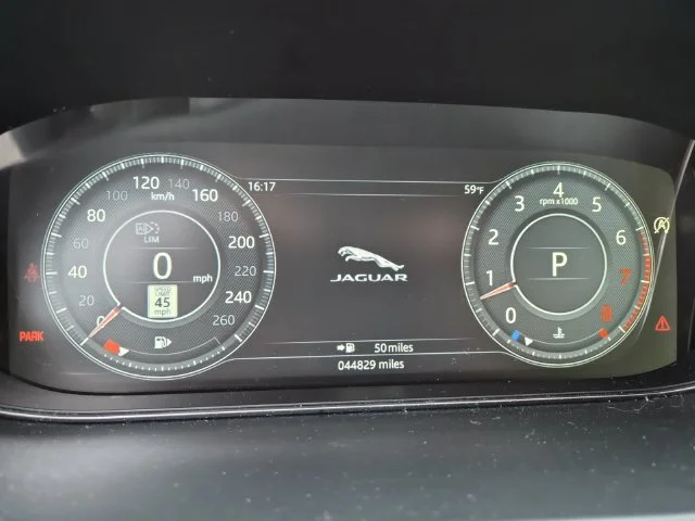 Used 2020  Jaguar Base image 14