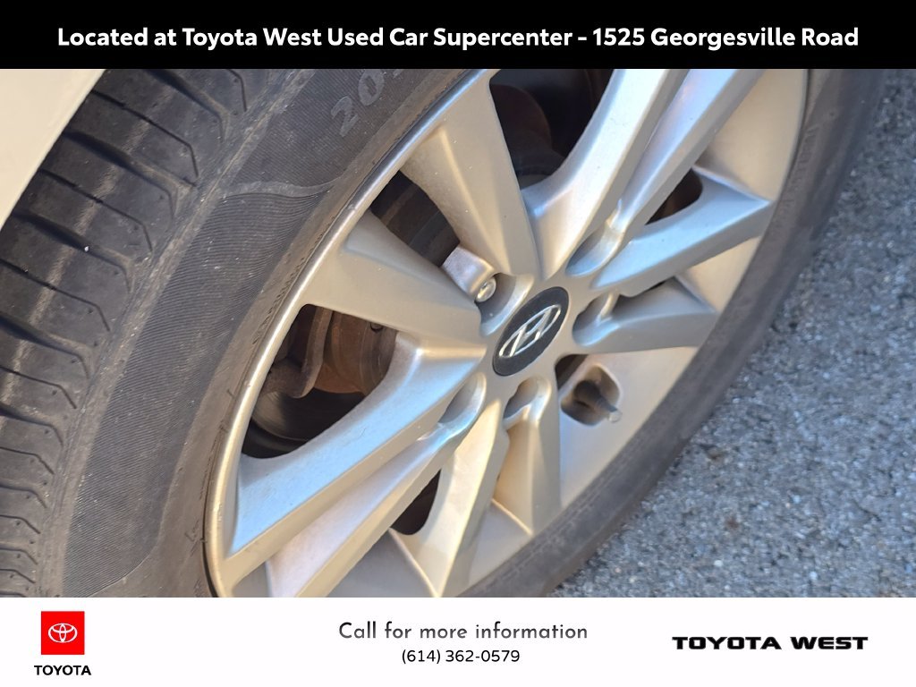 Used 2017 Silver Hyundai SE image 10
